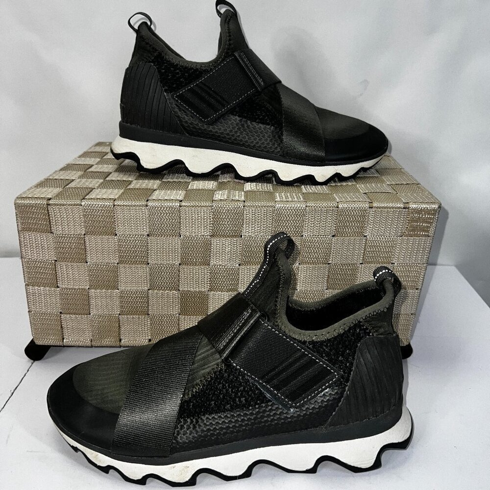 SOREL Women’s Kinetic, Knit Sneaker with Scalloped Sole Stretch Size 8